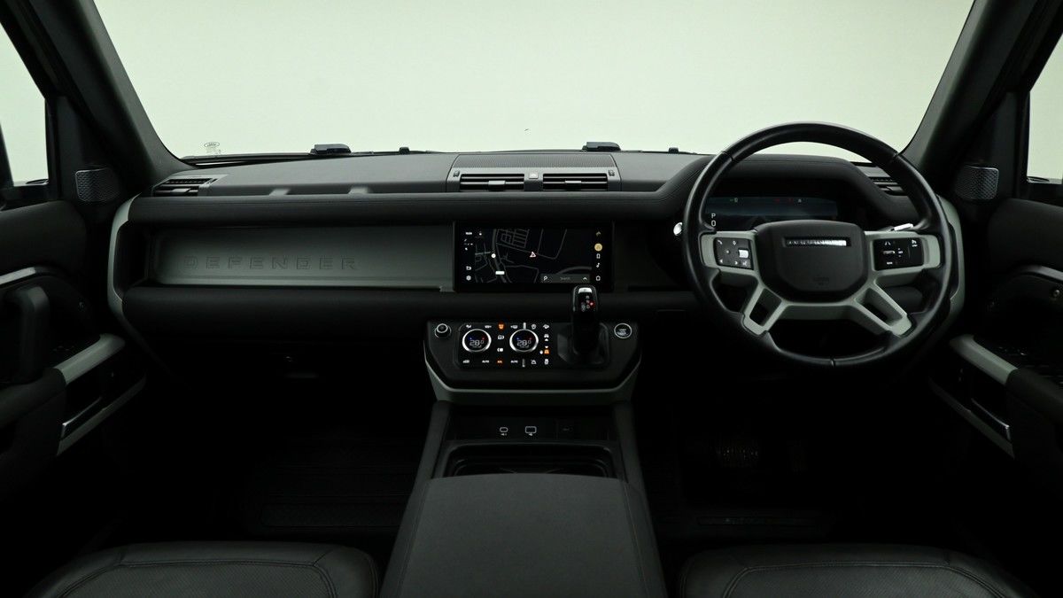 Land Rover Defender 110 Image 14