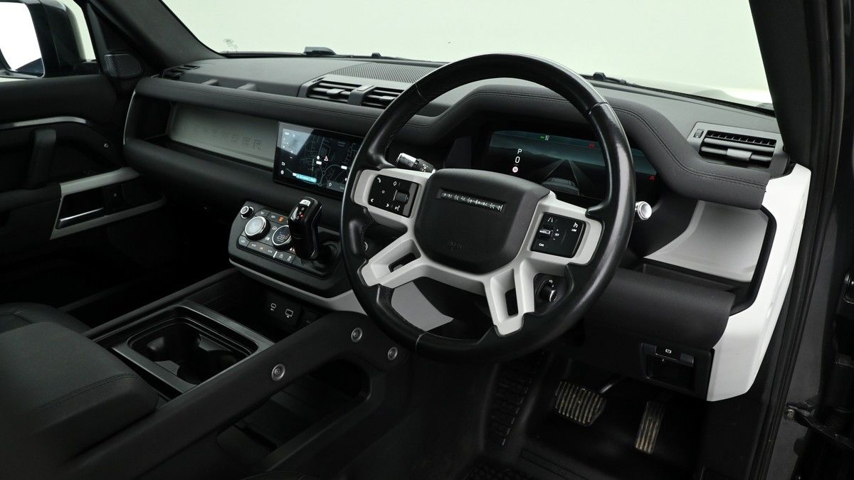Land Rover Defender 110 Image 3