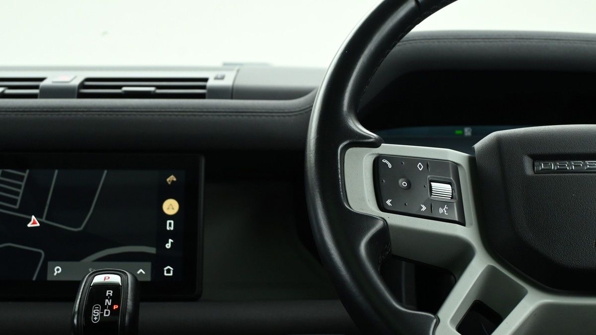 Land Rover Defender 110 Image 15