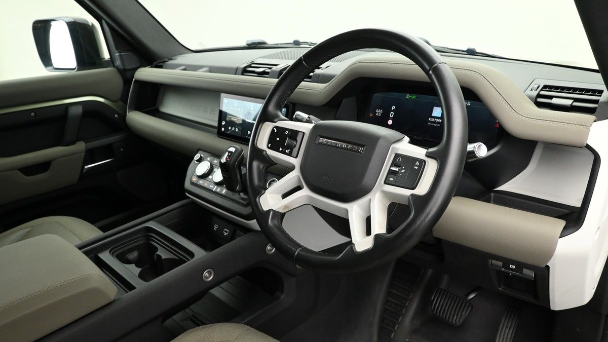 Land Rover Defender 110 Image 2