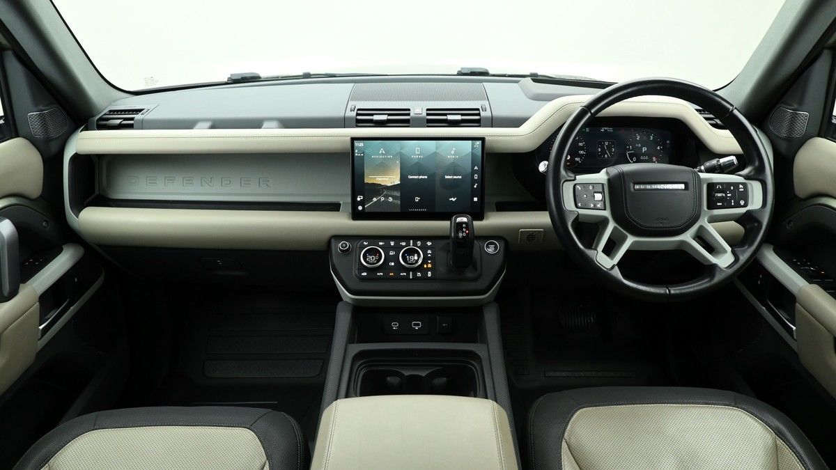 Land Rover Defender 110 Image 14