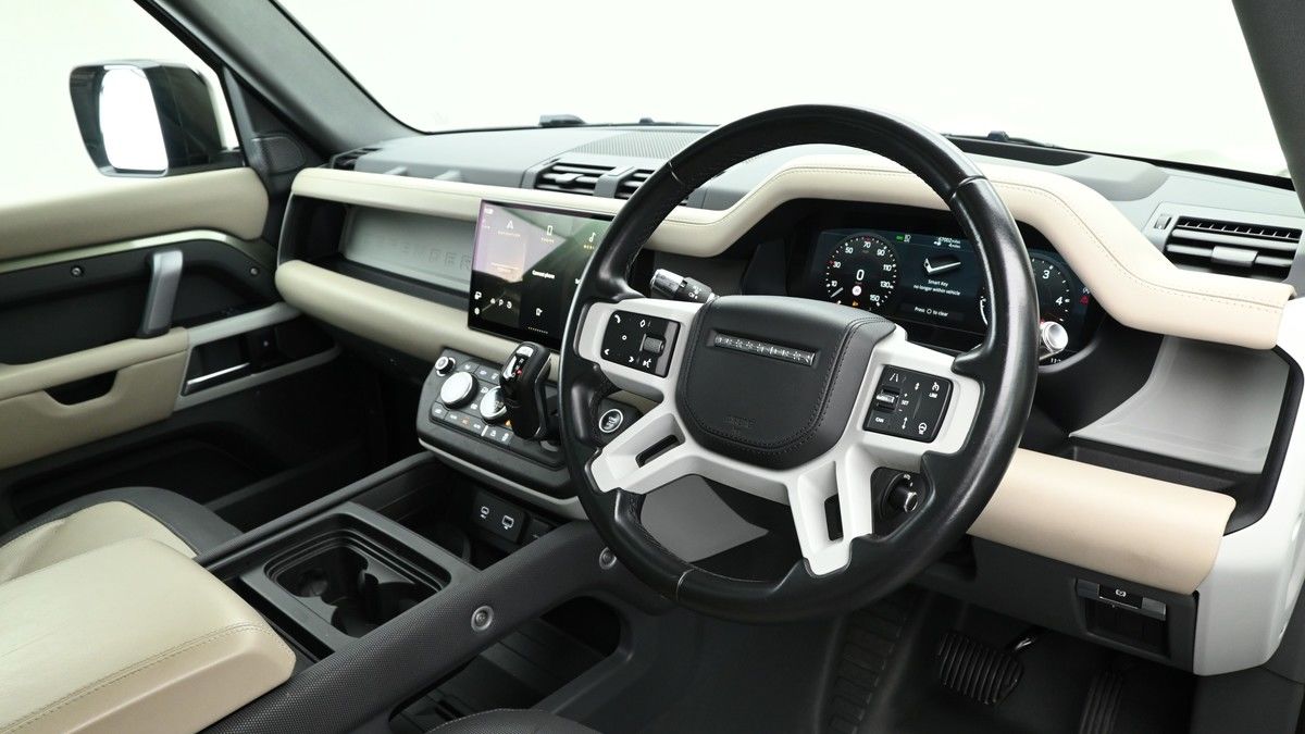 Land Rover Defender 110 Image 3