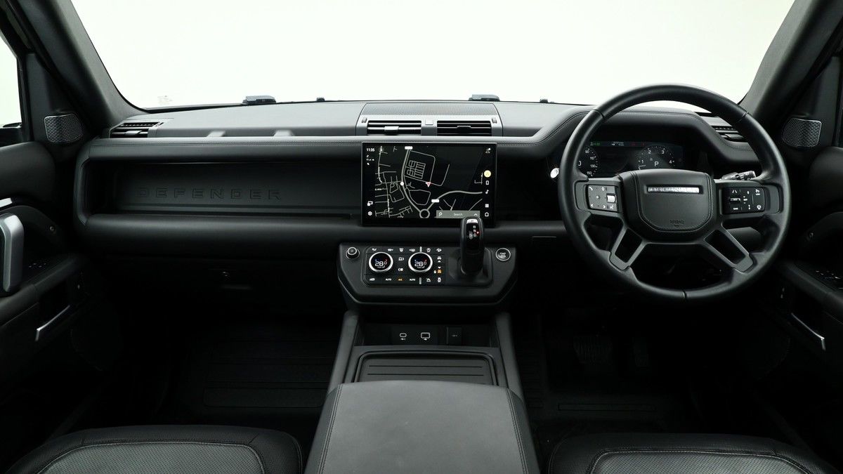 Land Rover Defender 110 Image 14