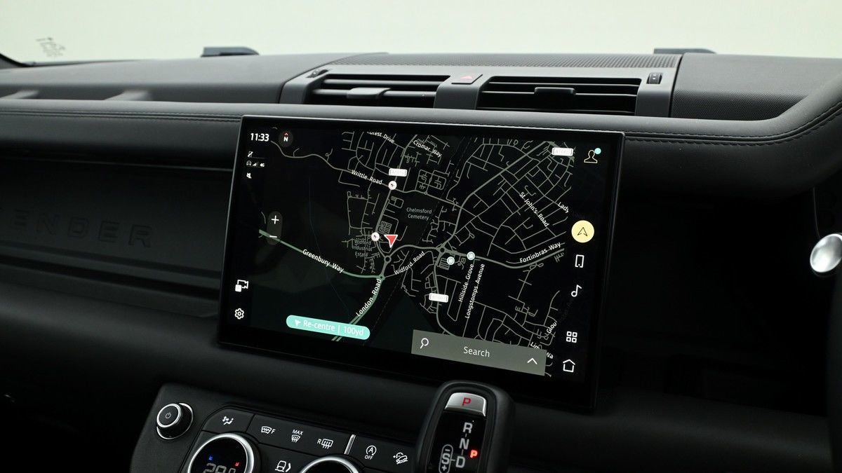 Land Rover Defender 110 Image 11