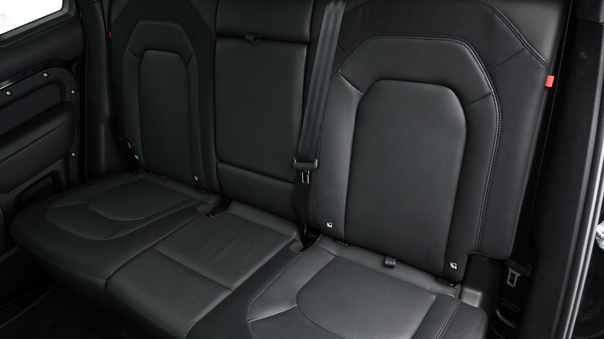 Land Rover Defender 110 Image 5