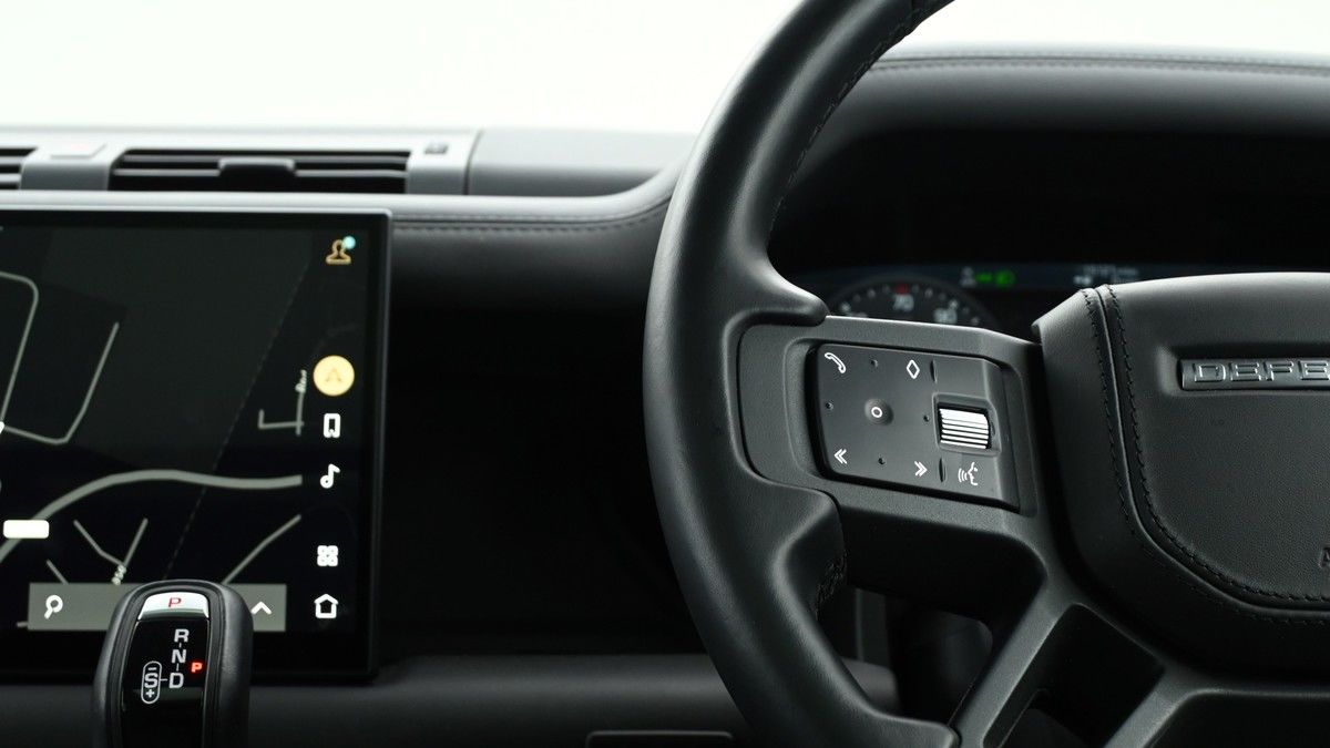 Land Rover Defender 110 Image 15
