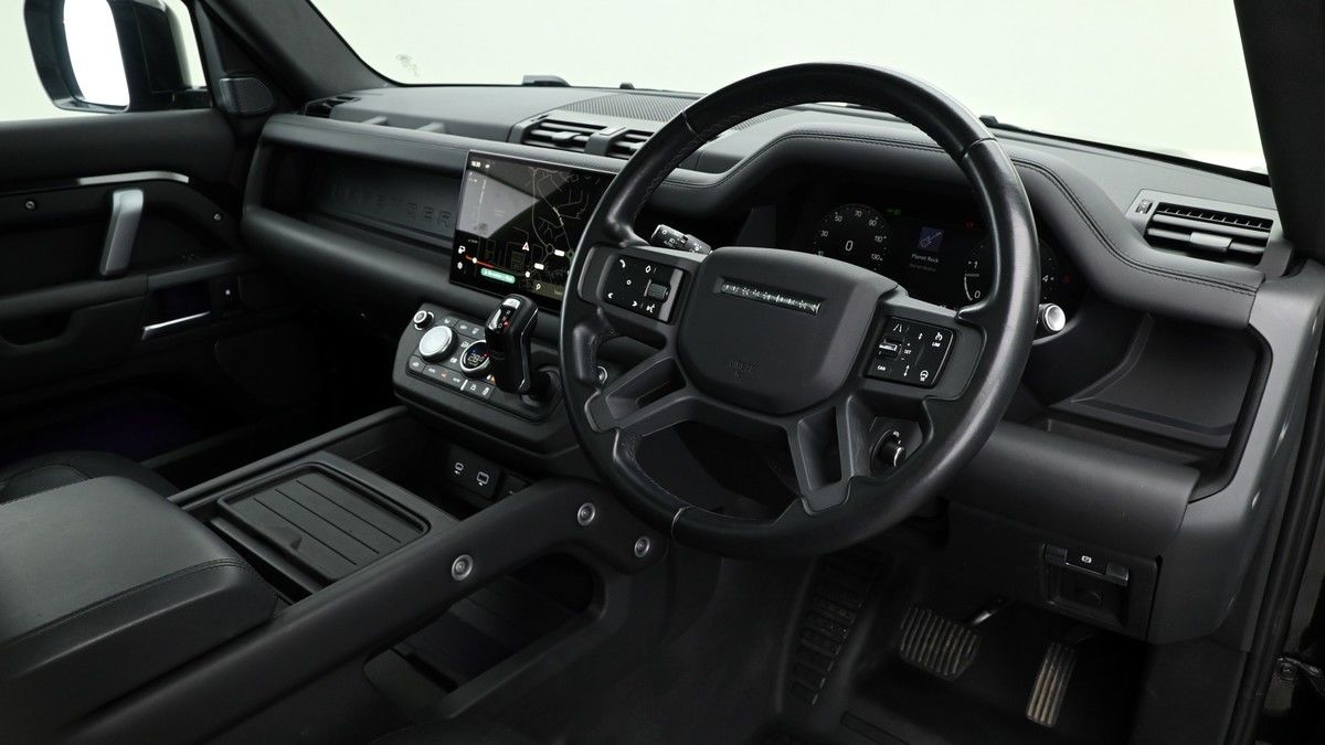 Land Rover Defender 110 Image 3