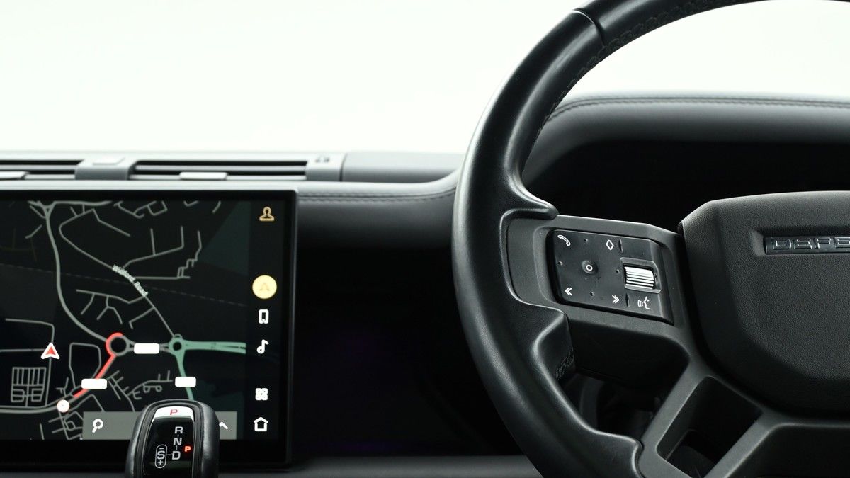Land Rover Defender 110 Image 15
