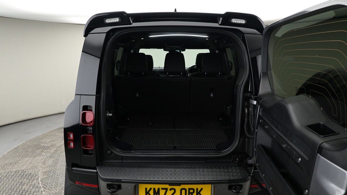 Land Rover Defender 110 Image 20