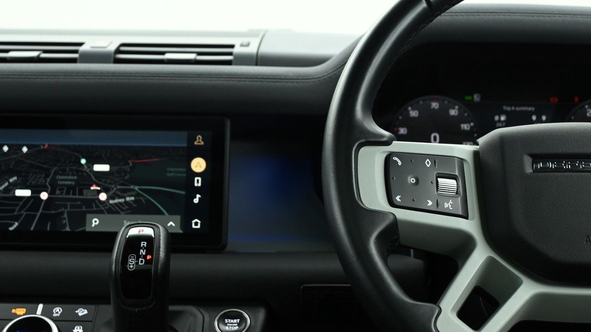 Land Rover Defender 110 Image 30