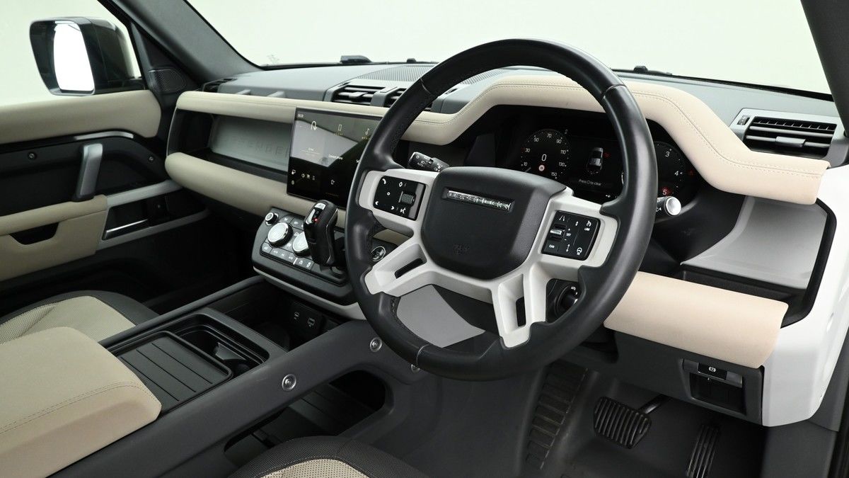 Land Rover Defender 110 Image 3
