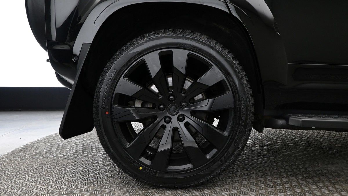 Land Rover Defender 110 Image 9