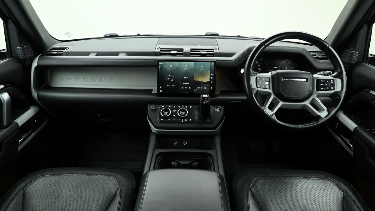 Land Rover Defender 110 Image 14