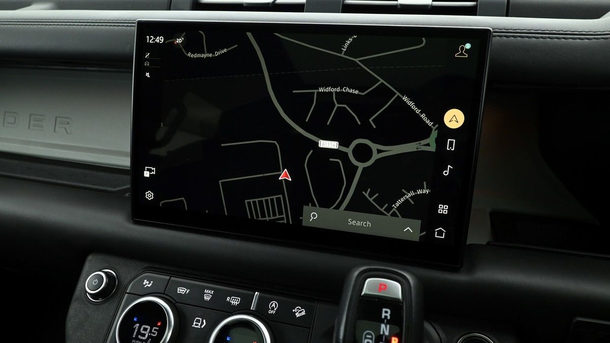 Land Rover Defender 110 Image 11