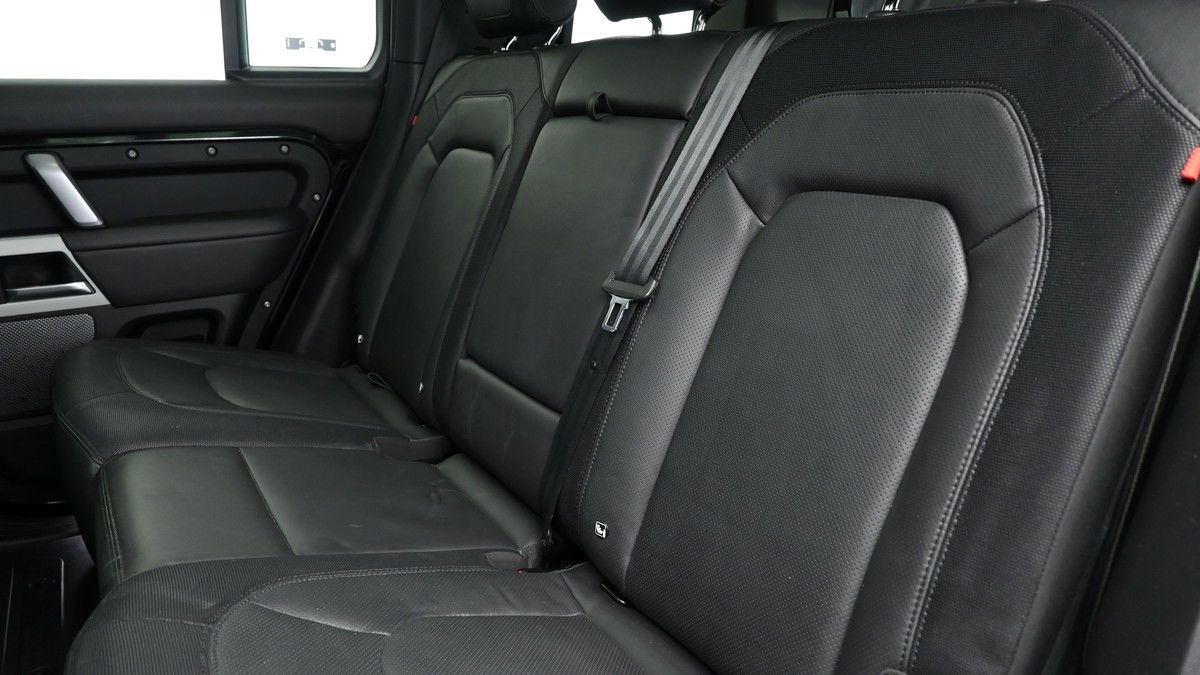 Land Rover Defender 110 Image 5