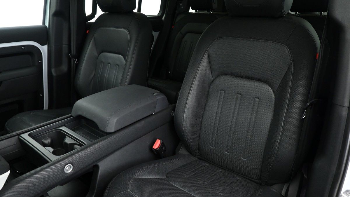 Land Rover Defender 110 Image 3