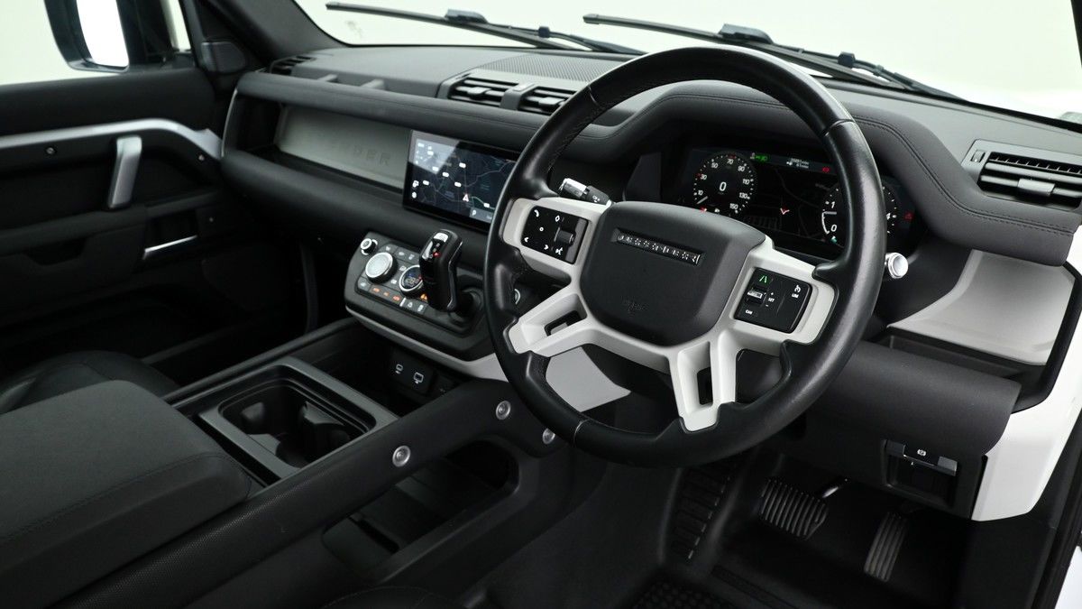 Land Rover Defender 110 Image 2