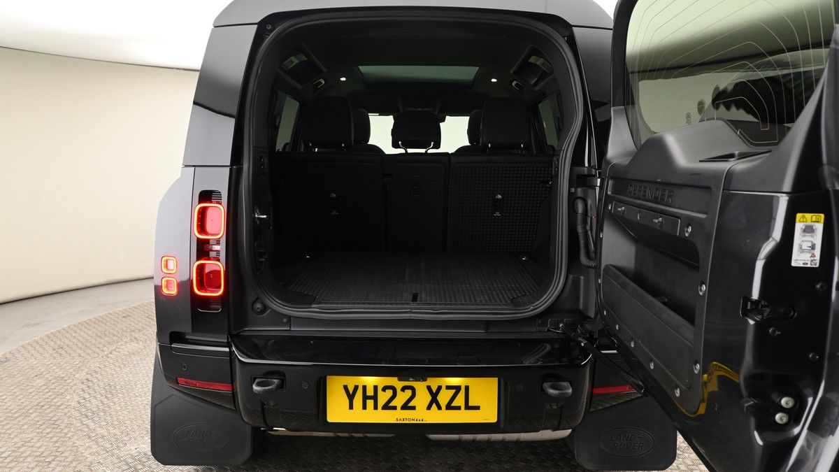 Land Rover Defender 110 Image 10