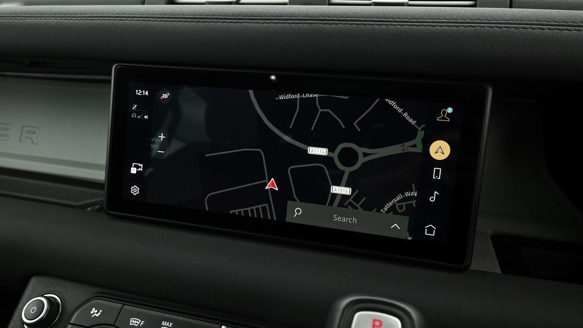 Land Rover Defender 110 Image 11
