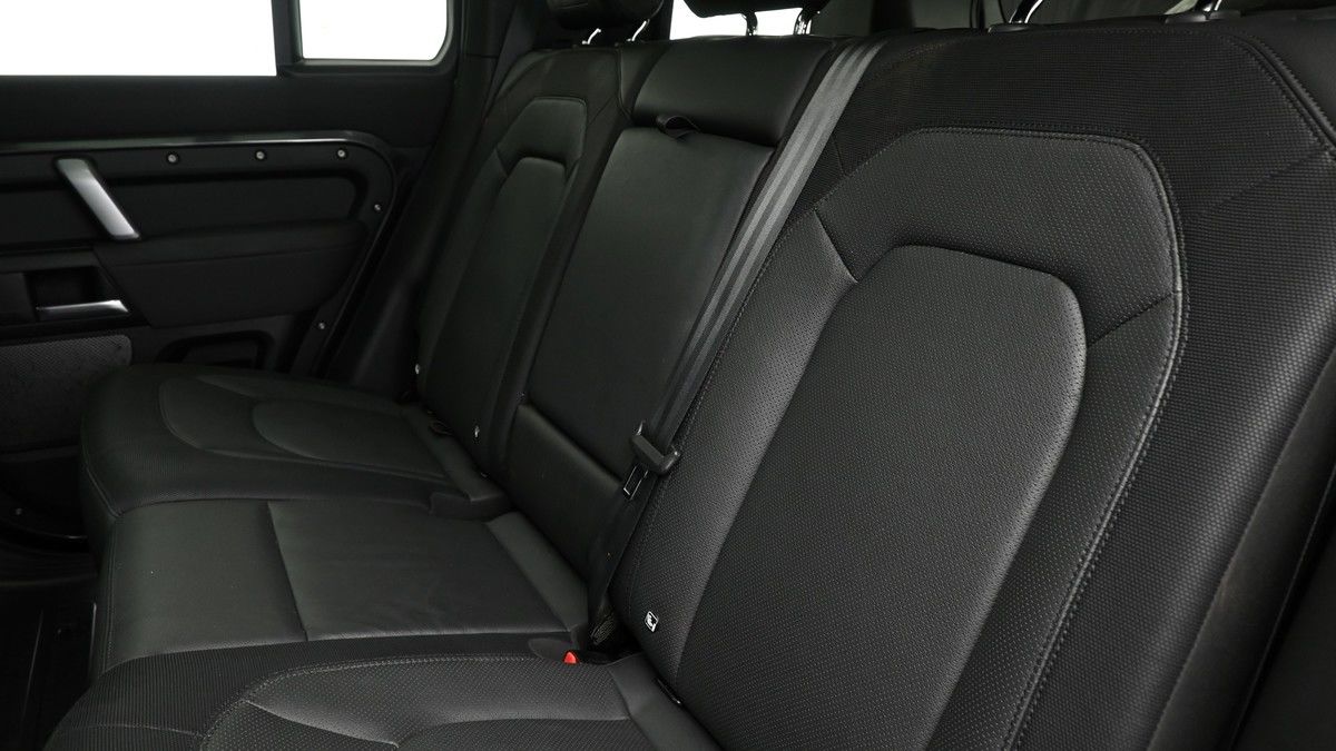 Land Rover Defender 110 Image 5