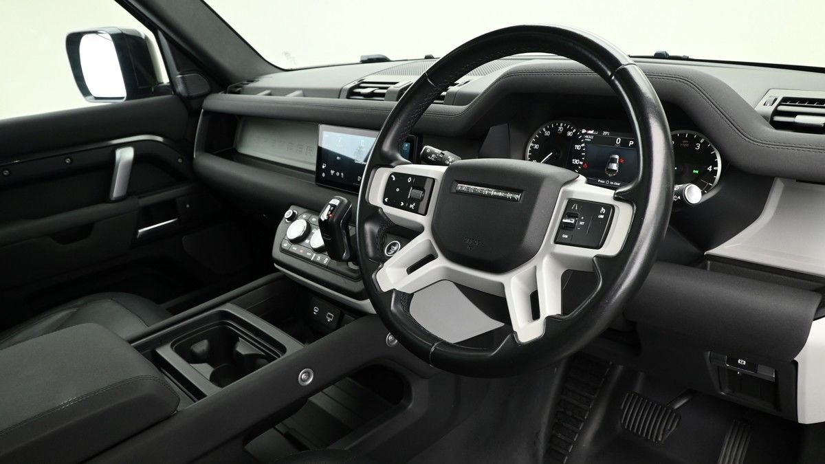 Land Rover Defender 110 Image 3