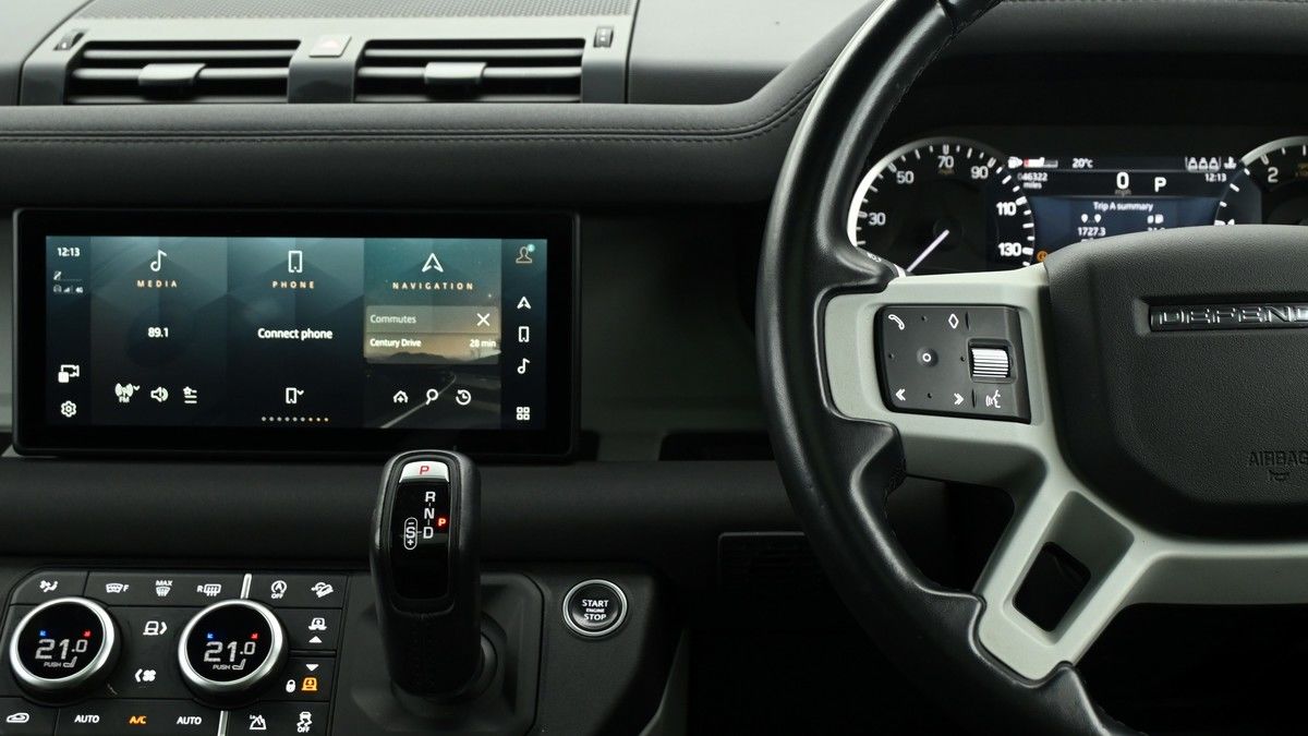 Land Rover Defender 110 Image 15