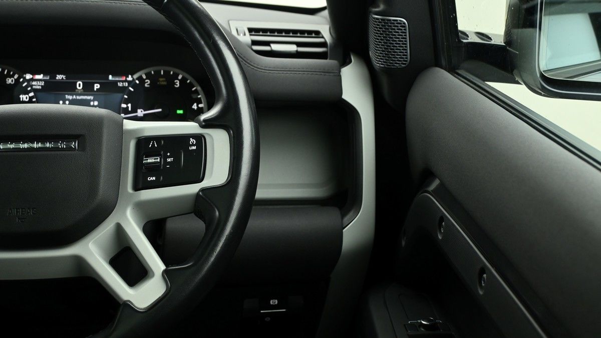 Land Rover Defender 110 Image 16