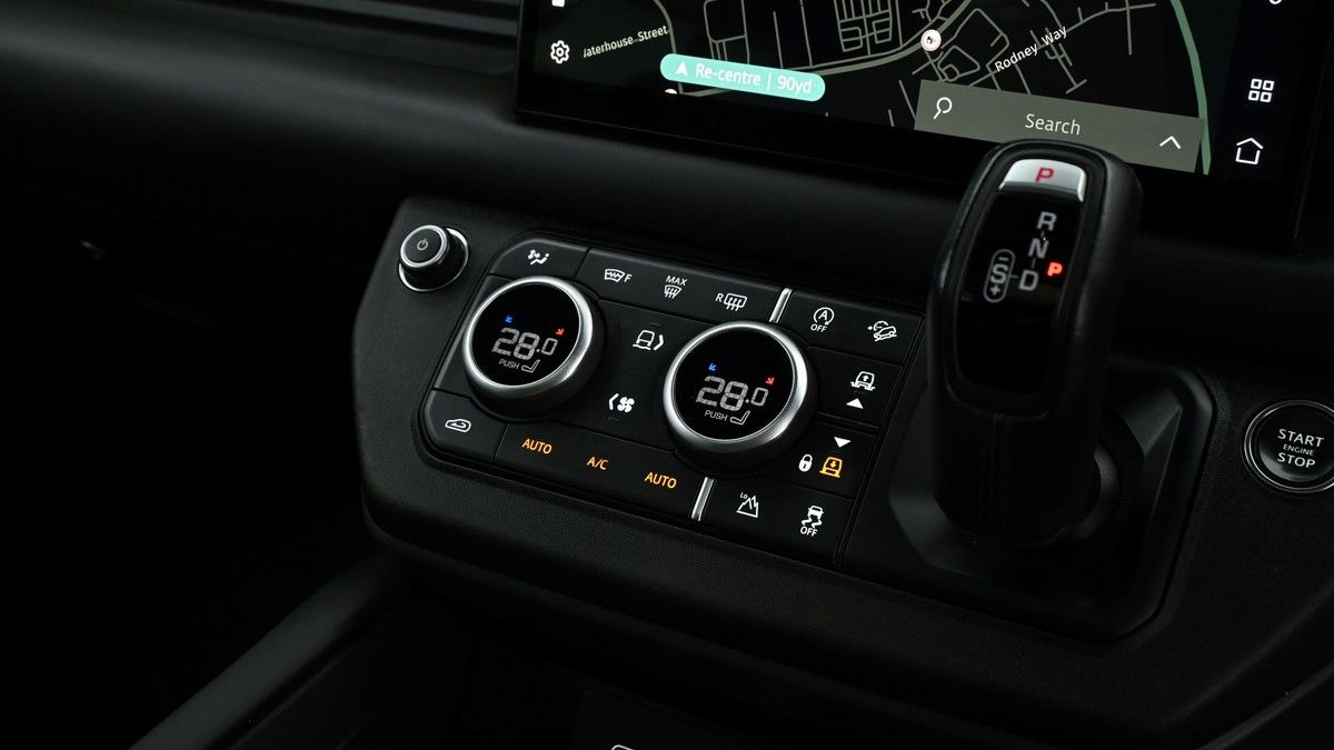 Land Rover Defender 110 Urban Image 12