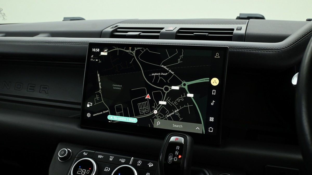 Land Rover Defender 110 Urban Image 11