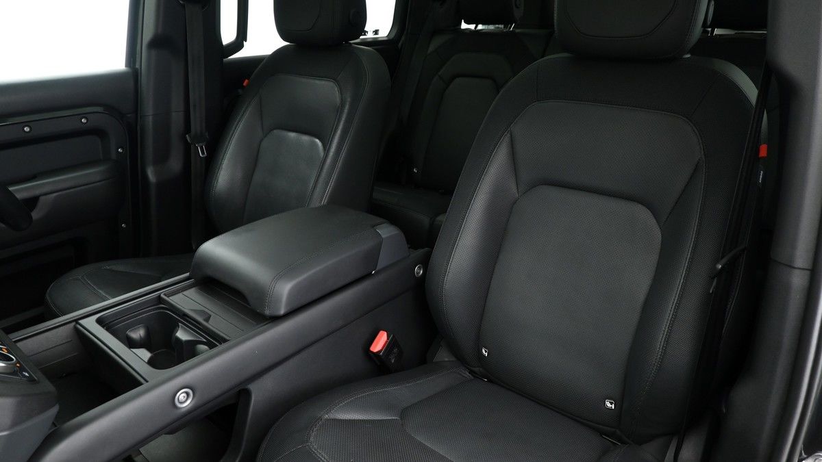 Land Rover Defender 110 Urban Image 4