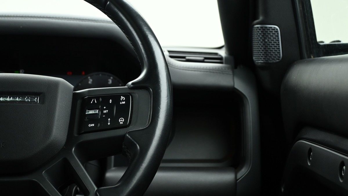 Land Rover Defender 110 Urban Image 16