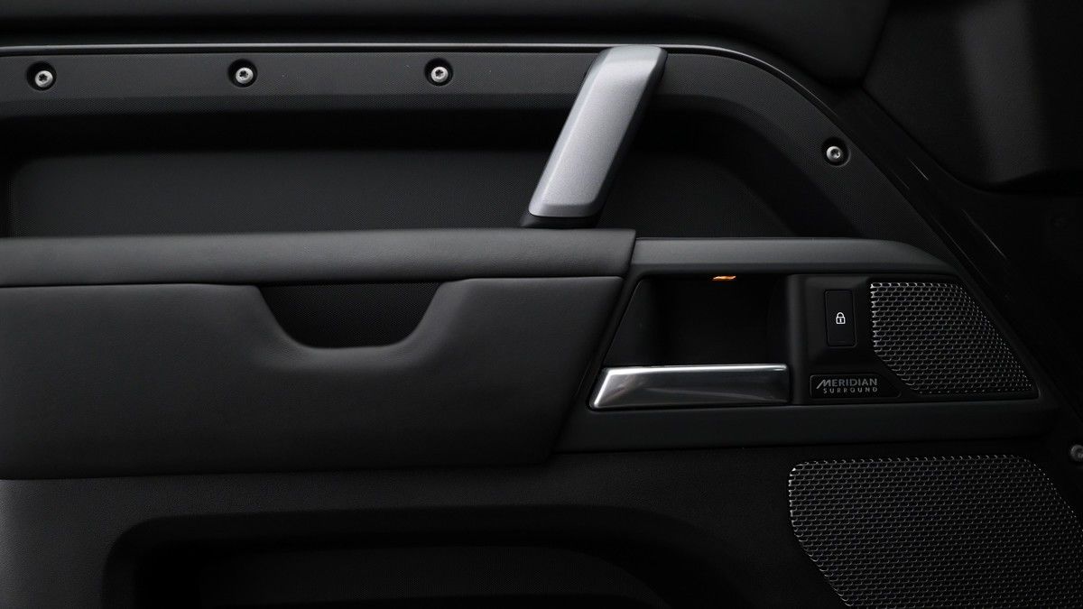 Land Rover Defender 110 Urban Image 13