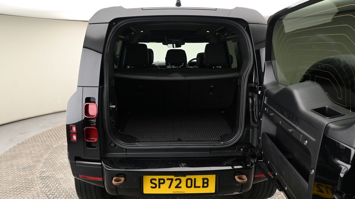 Land Rover Defender 110 Image 10