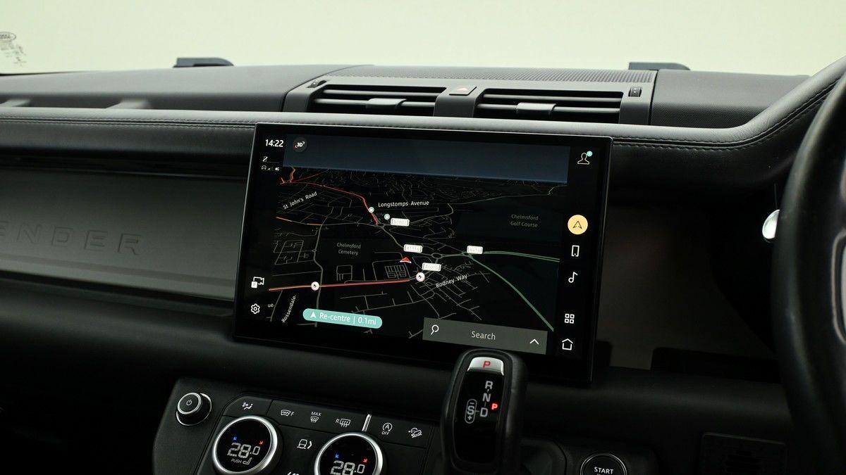 Land Rover Defender 110 Image 11