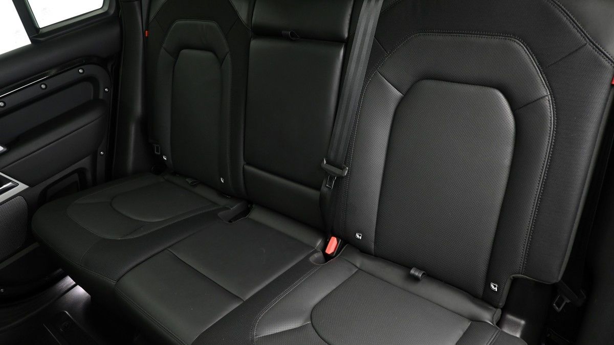 Land Rover Defender 110 Image 5