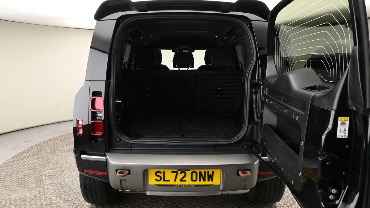 Land Rover Defender 110 Image 10