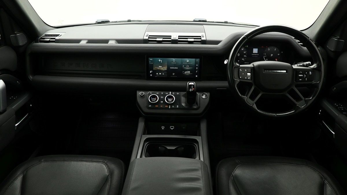 Land Rover Defender 110 Image 14