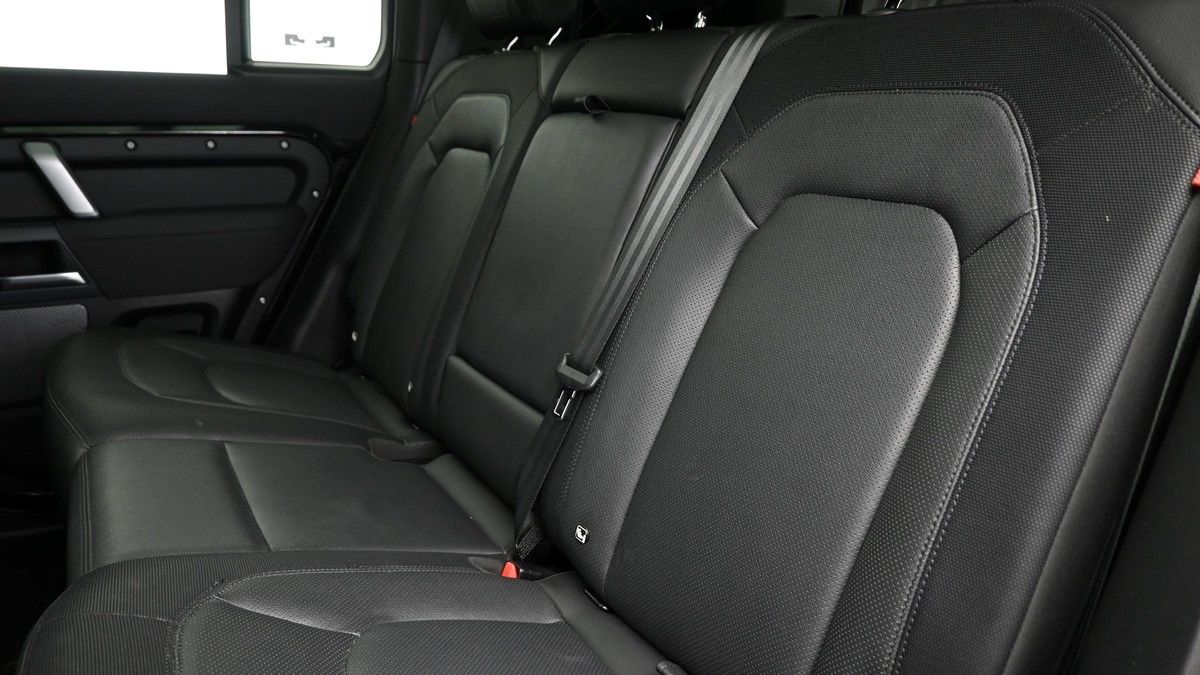 Land Rover Defender 110 Image 5