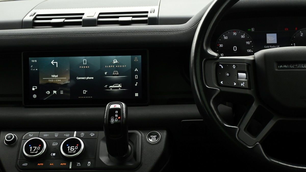 Land Rover Defender 110 Image 15