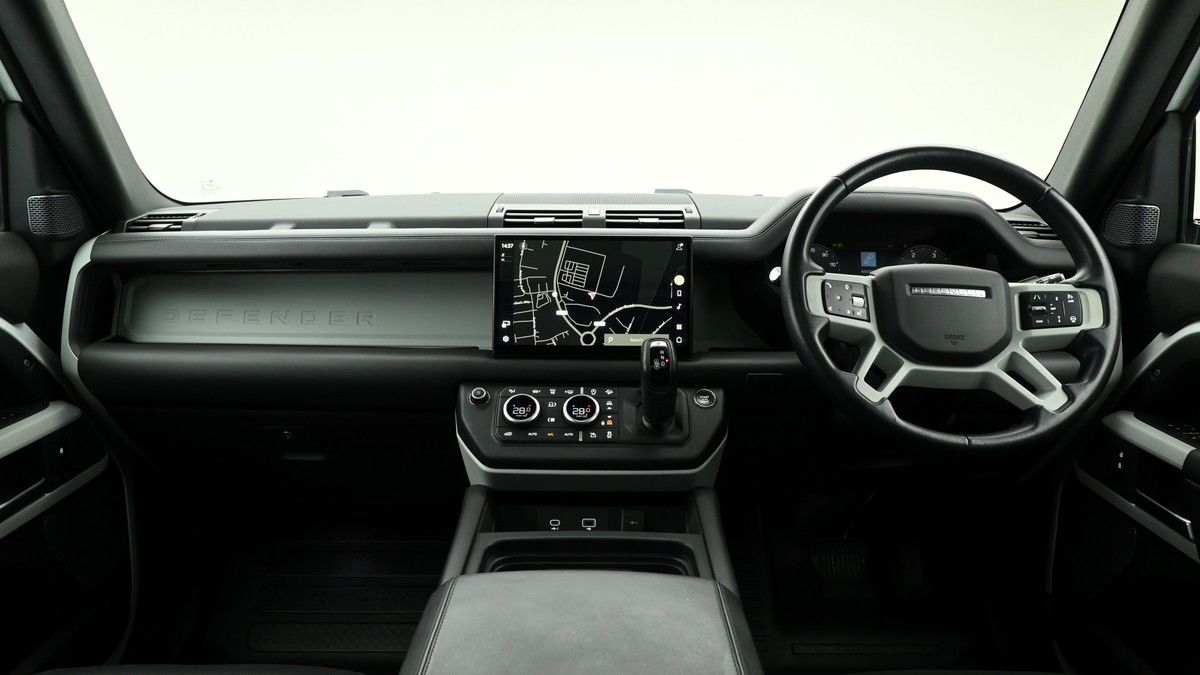Land Rover Defender 110 Image 14