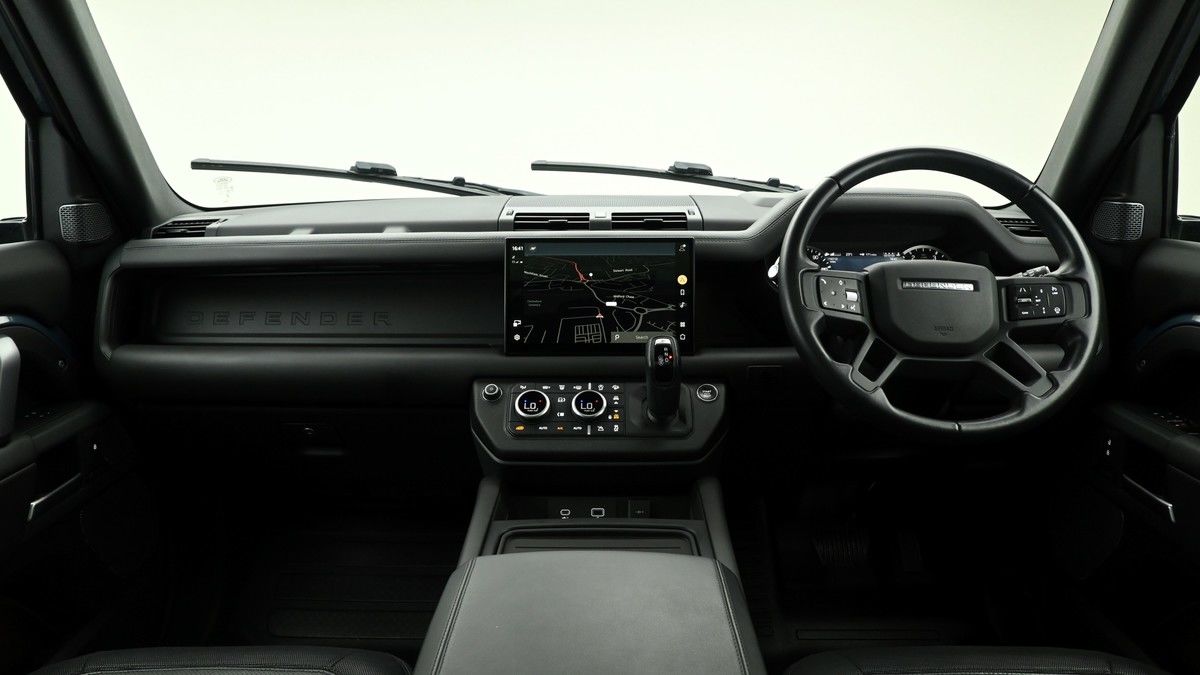 Land Rover Defender 110 Image 14