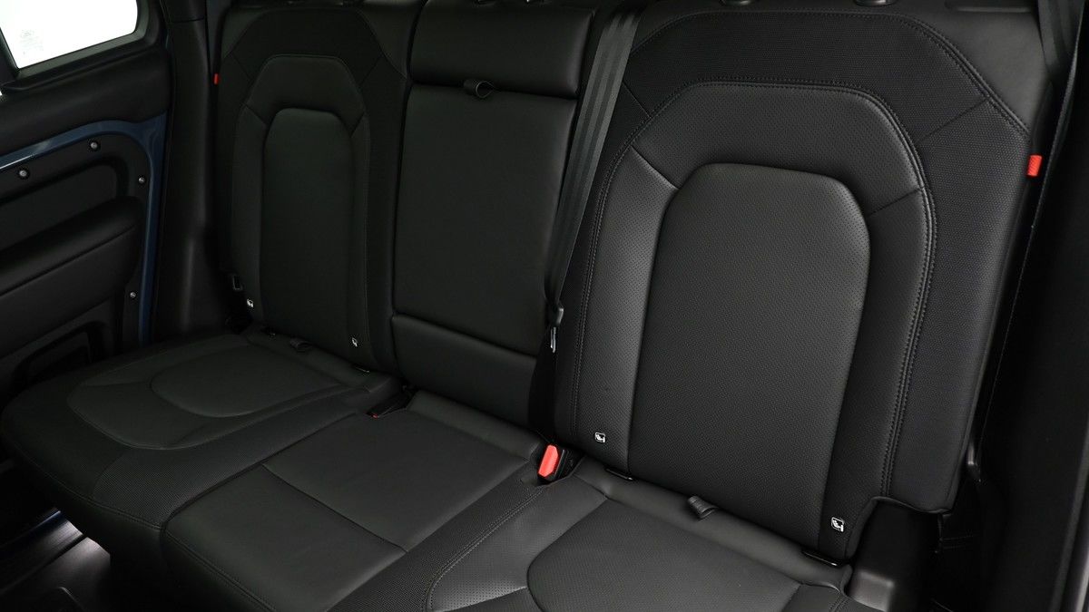 Land Rover Defender 110 Image 5
