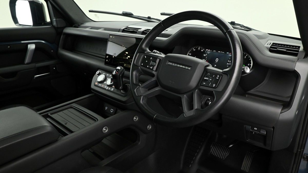 Land Rover Defender 110 Image 3