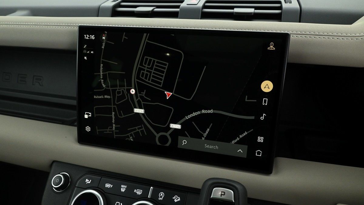 Land Rover Defender 110 Image 23