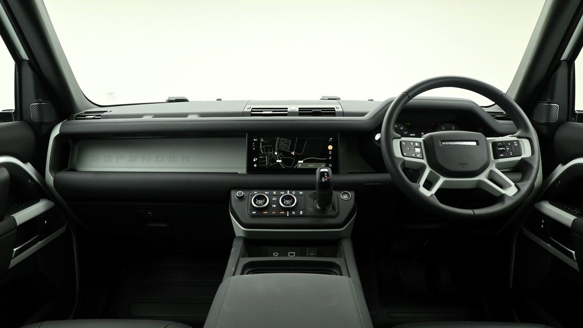 Land Rover Defender 110 Image 14