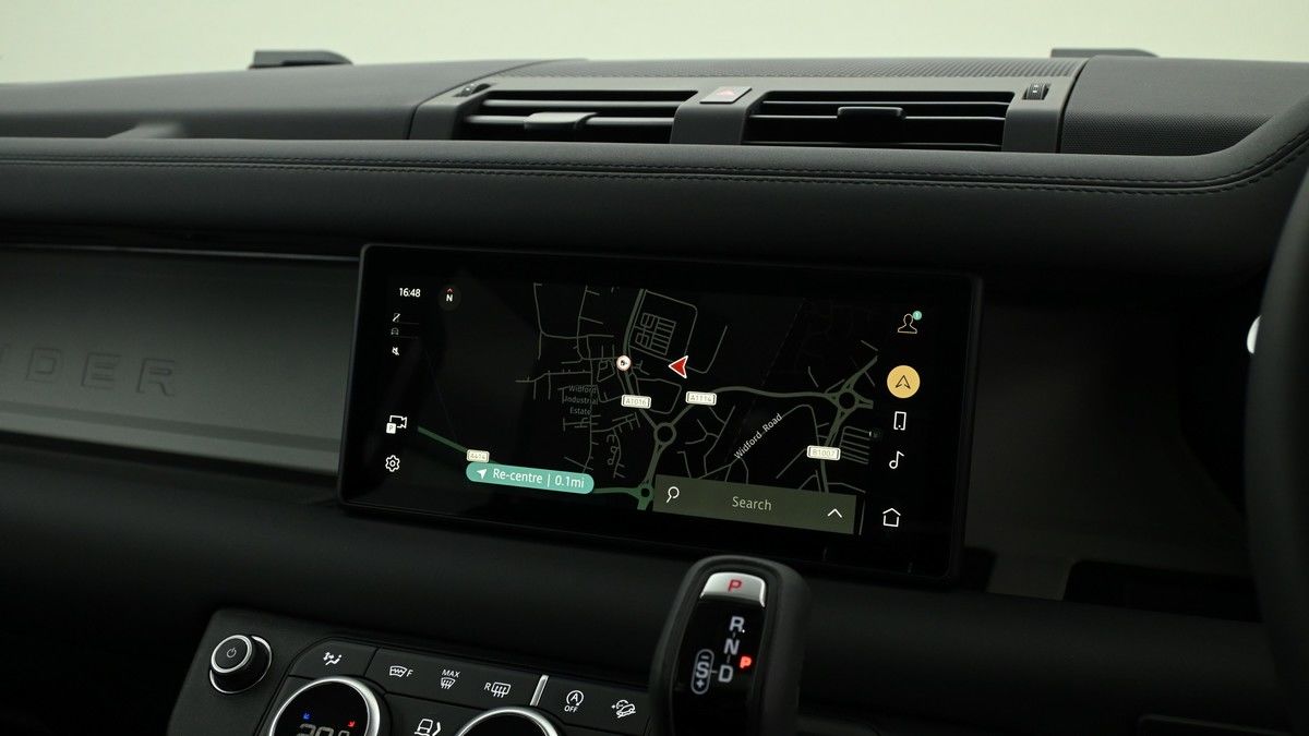 Land Rover Defender 110 Image 11
