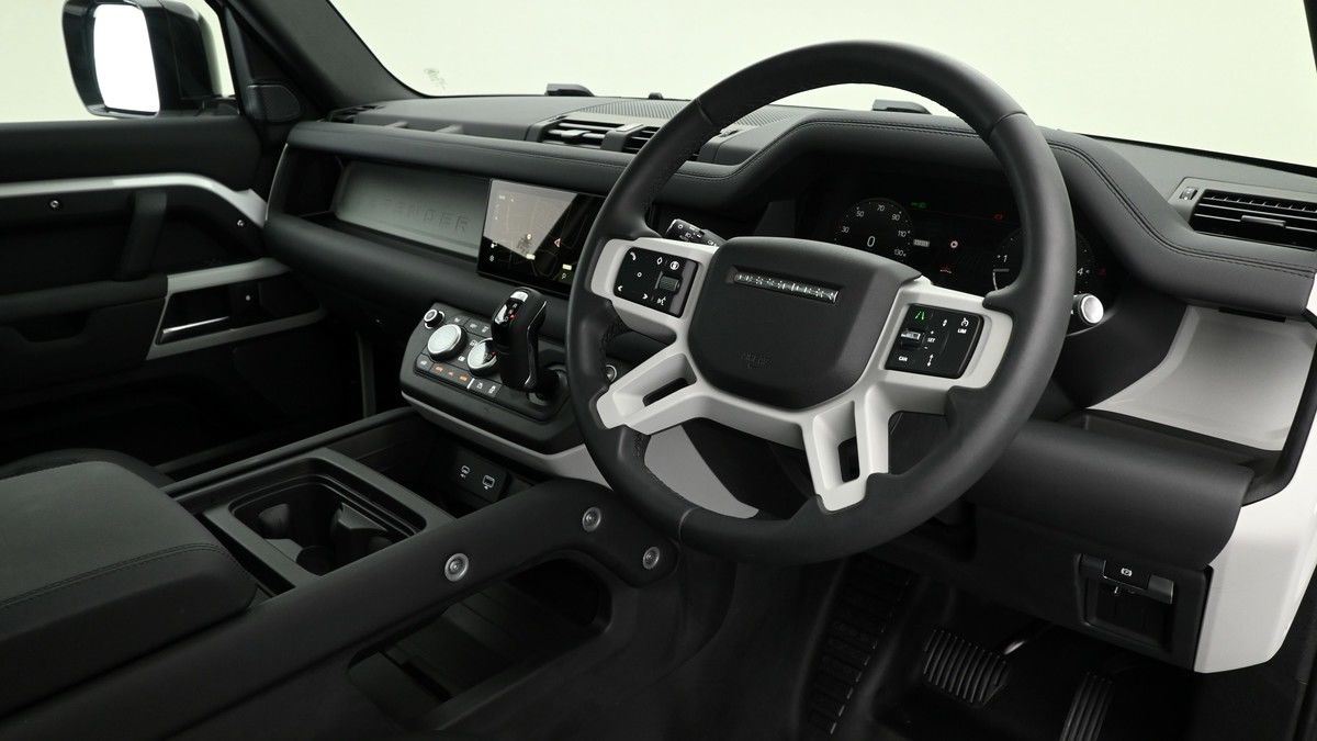 Land Rover Defender 110 Image 3