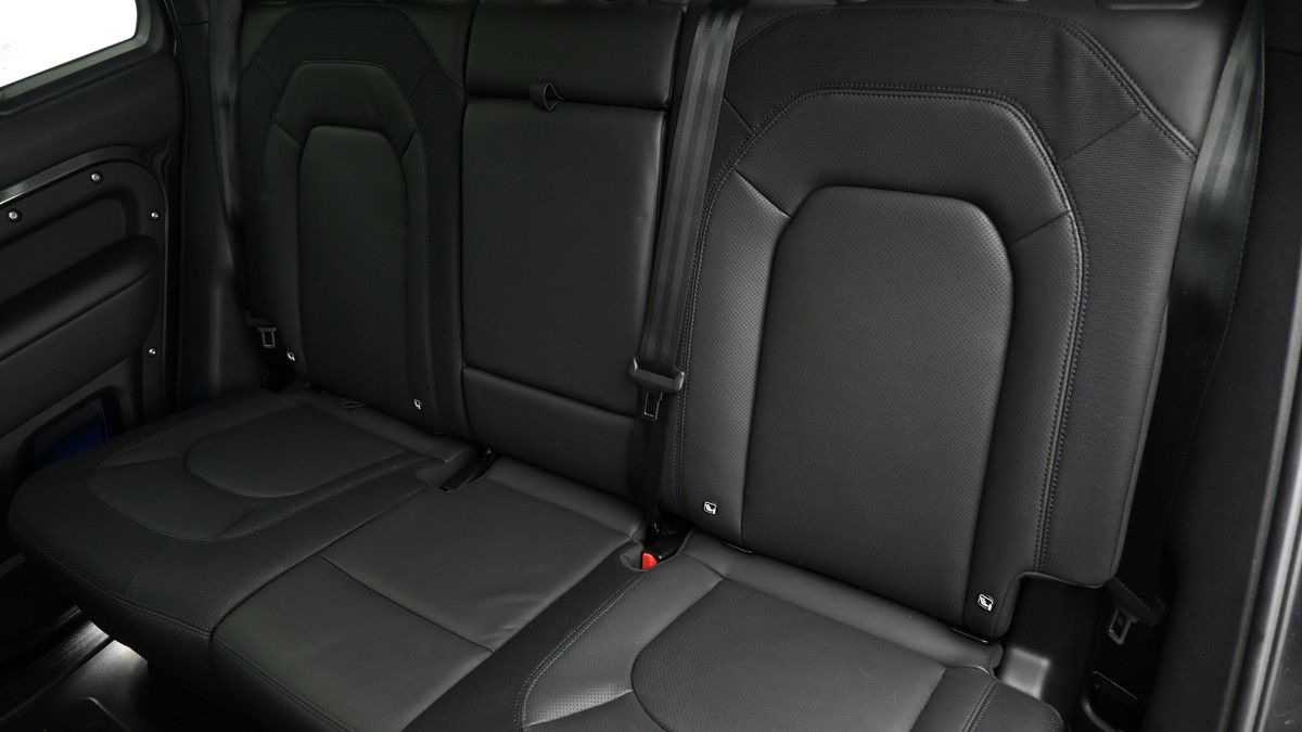 Land Rover Defender 110 Urban Image 5