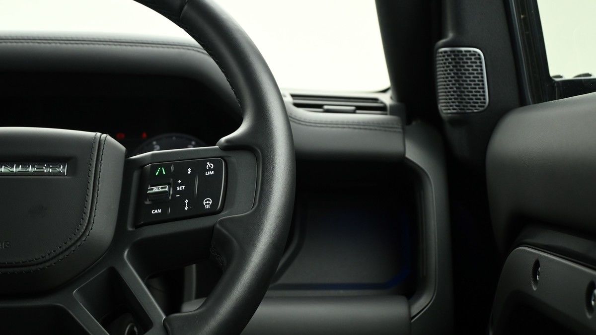 Land Rover Defender 110 Urban Image 16