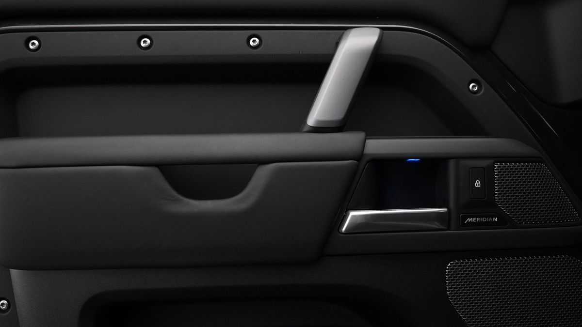 Land Rover Defender 110 Urban Image 13